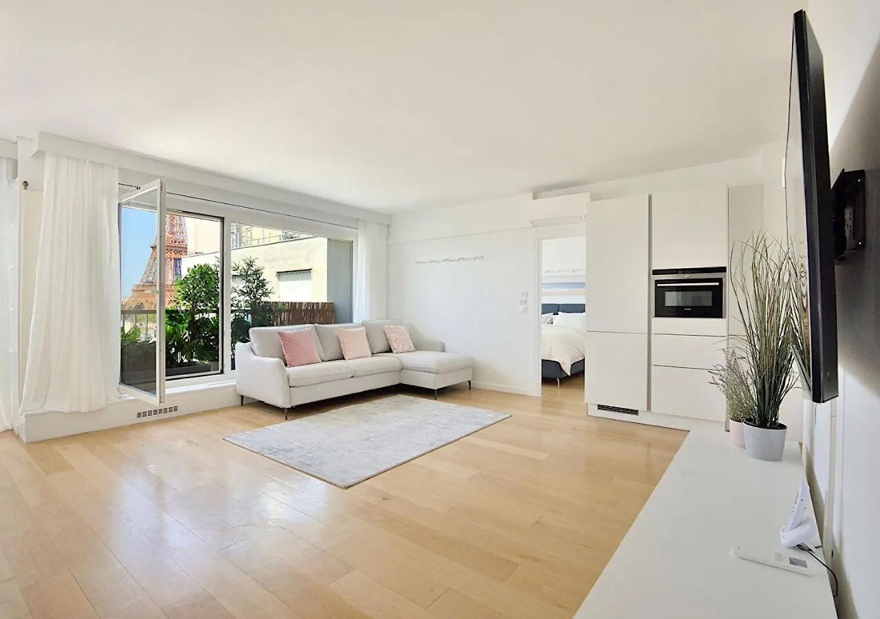Magical Modern Eiffel Tower, The Million Dollar View Daire